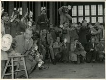 Pressefotografen am Flughafen Tempelhof in Berlin, 1956 Presse-Foto Röhnert © Deutsches Historisches Museum