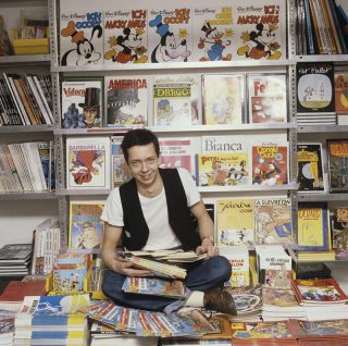 Benedikt Taschen, Comic-Händler in seinem Laden, Köln 1980 © Albrecht Schorr / ullstein bild